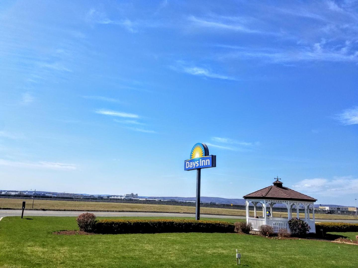 Days Inn by Wyndham Windsor Locks / Bradley Intl Airport
