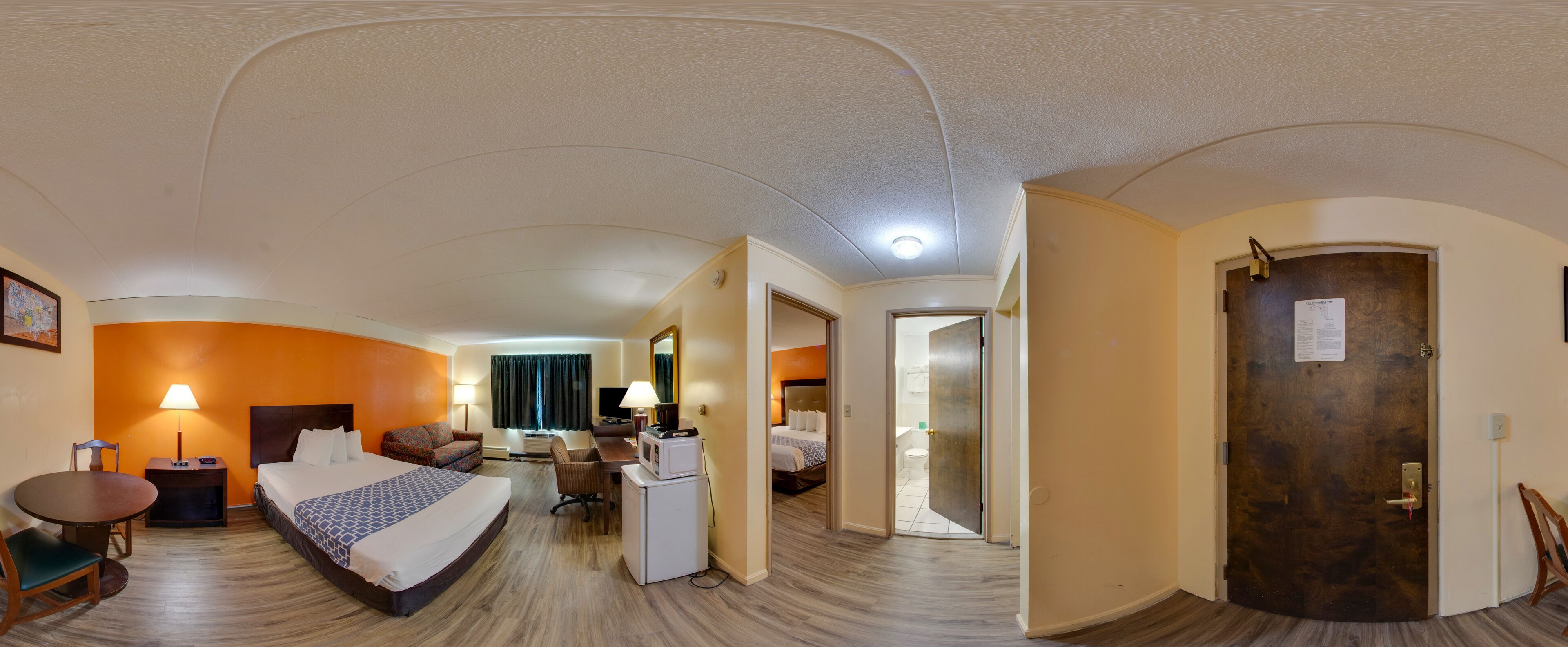 Econo Lodge Inn & Suites