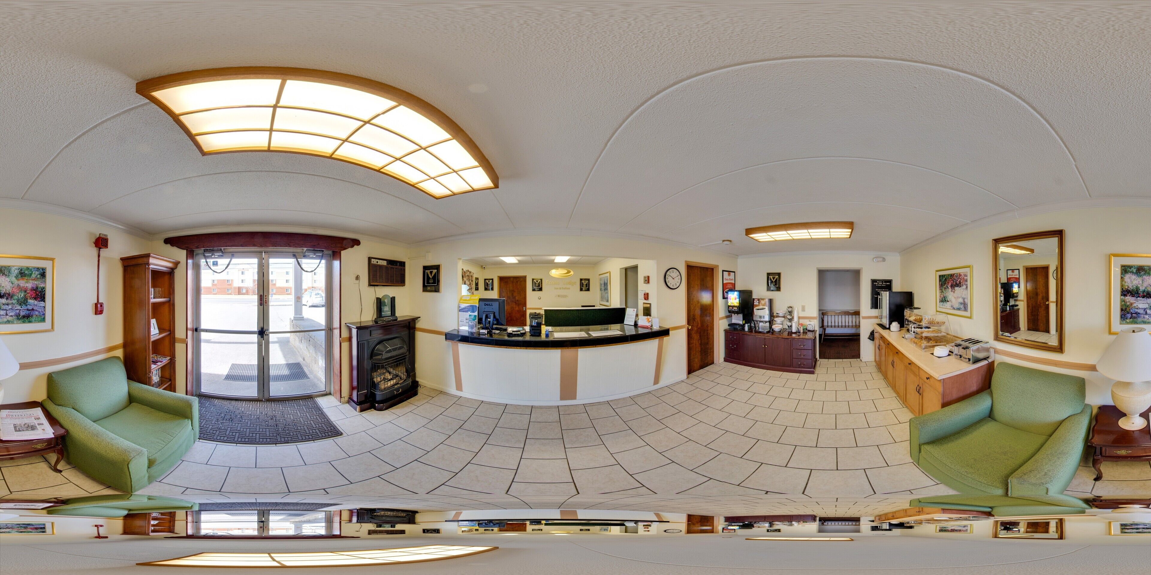 Econo Lodge Inn & Suites