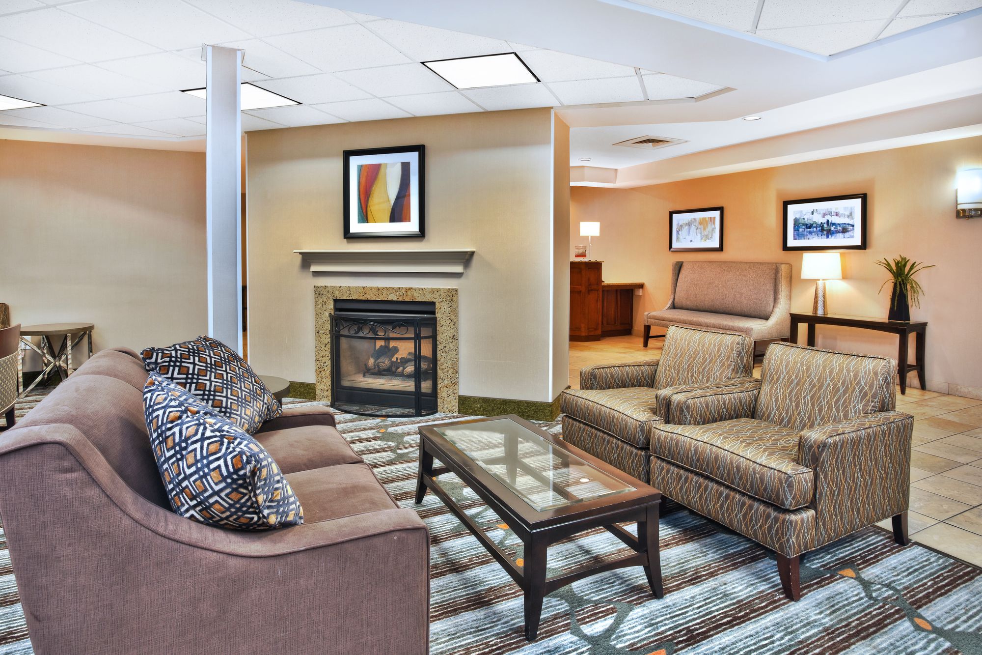 Holiday Inn Express Hotel & Suites
