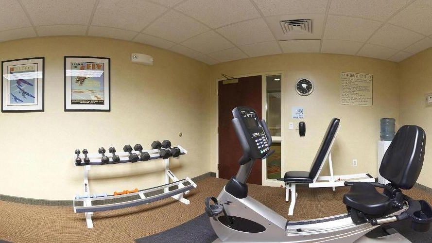 Holiday Inn Express Hotel & Suites