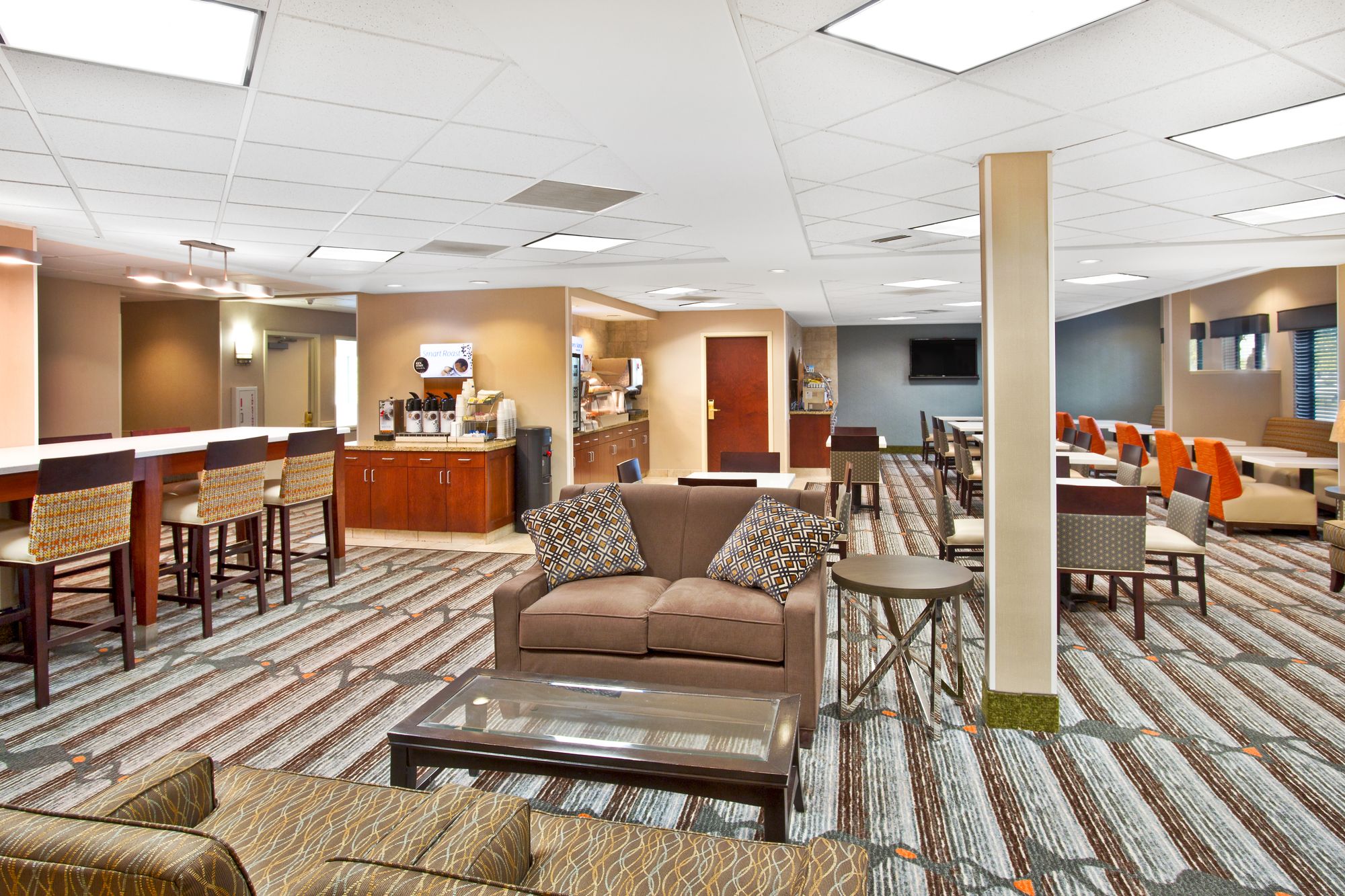 Holiday Inn Express Hotel & Suites