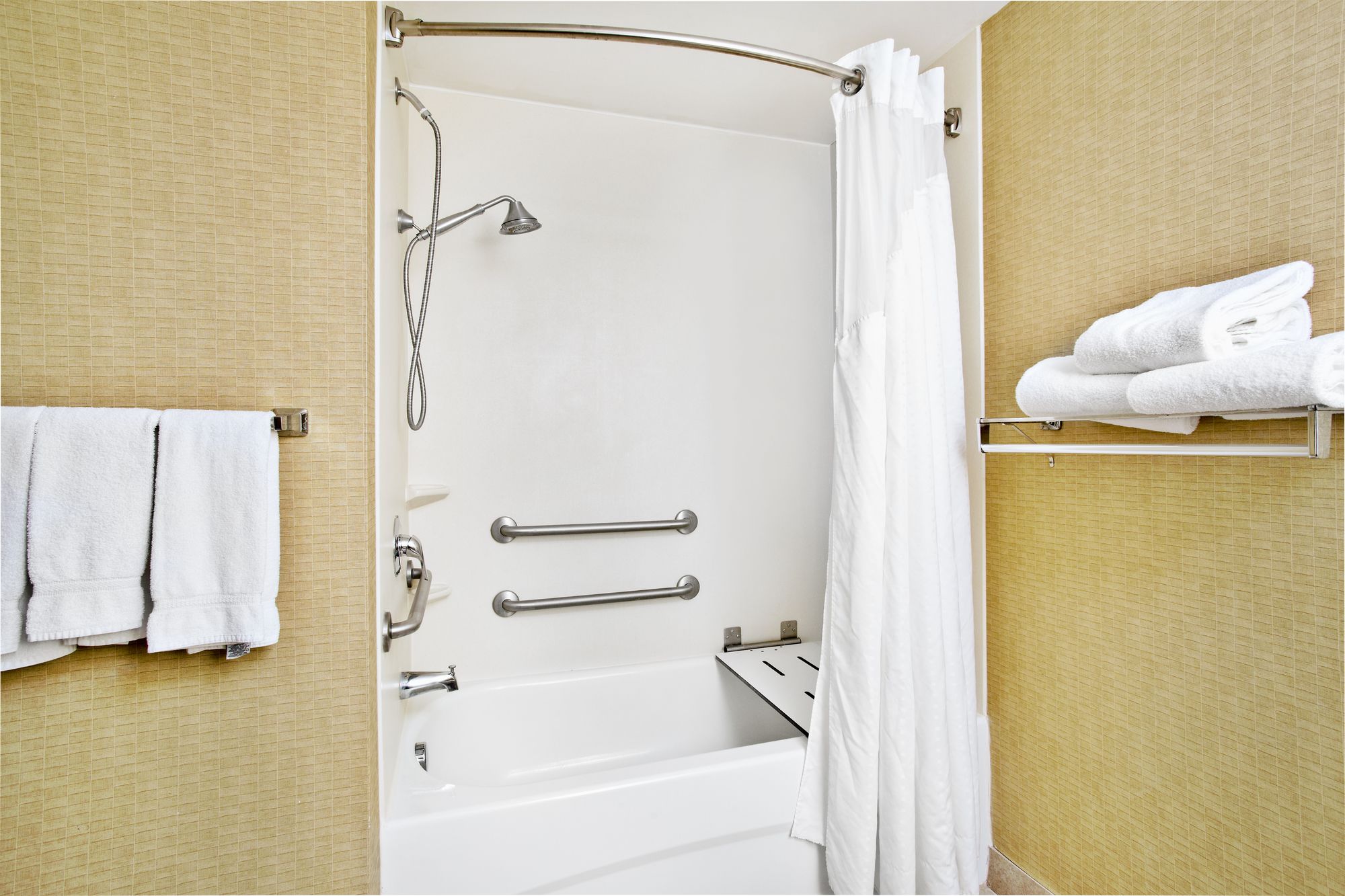 Holiday Inn Express Hotel & Suites