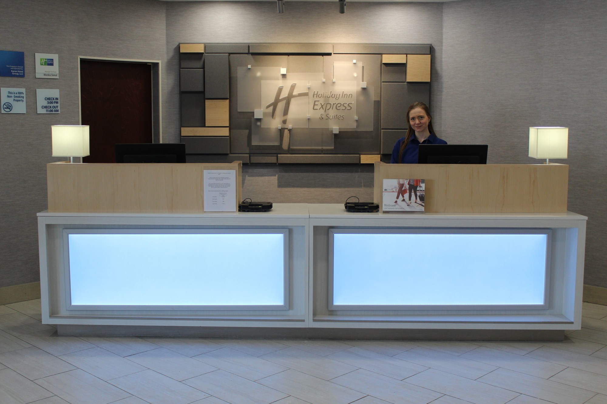 Holiday Inn Express Hotel & Suites