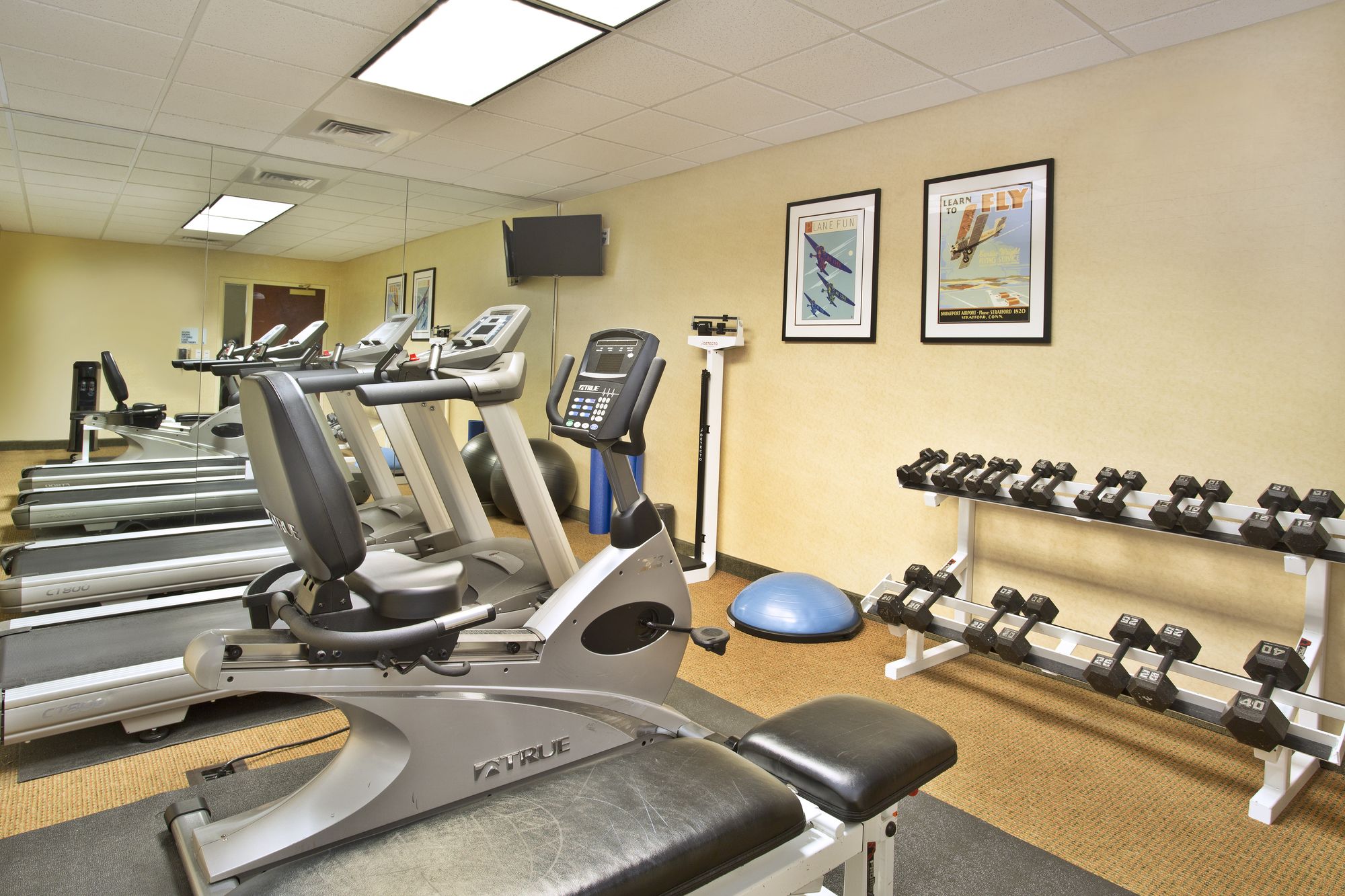 Holiday Inn Express Hotel & Suites
