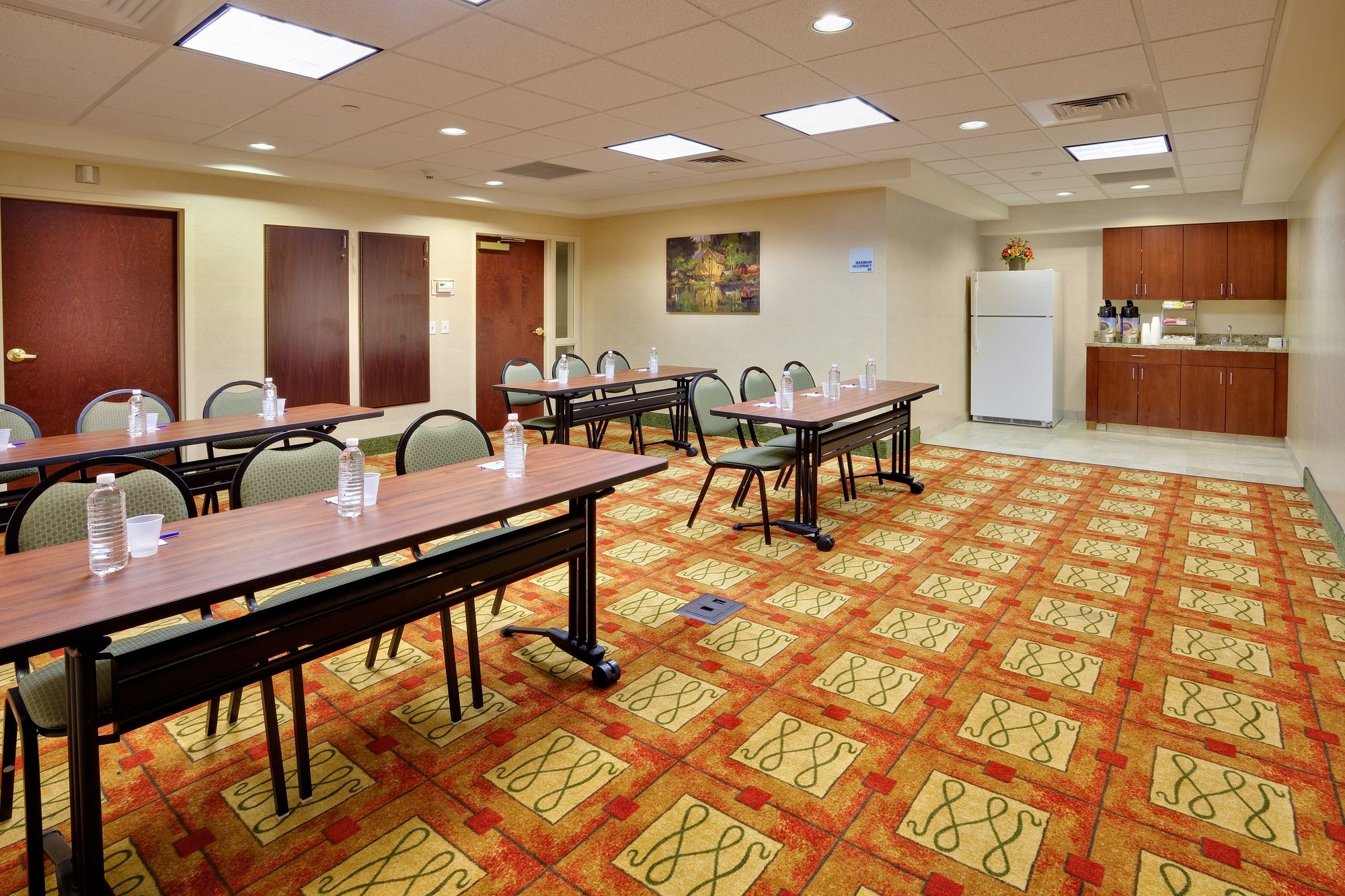 Holiday Inn Express Hotel & Suites