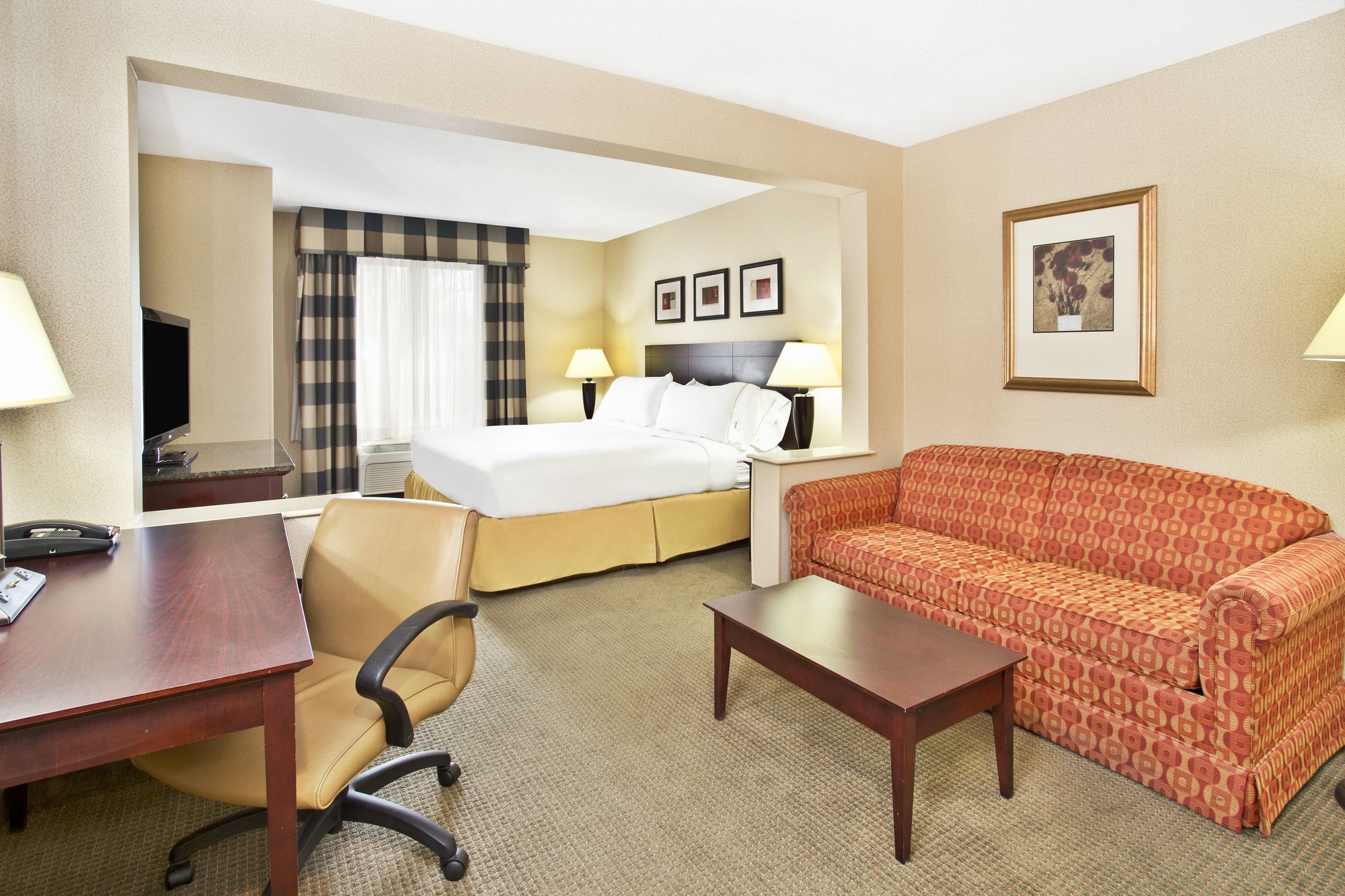 Holiday Inn Express Hotel & Suites