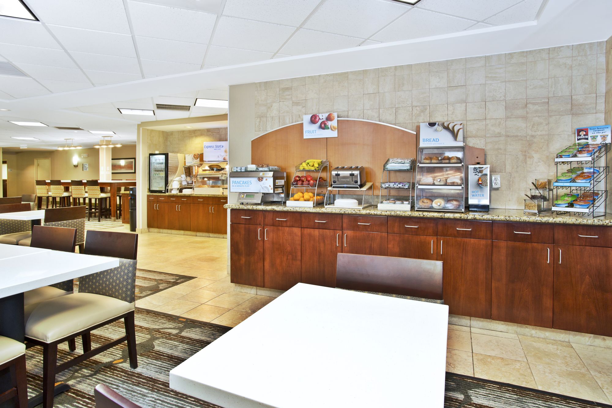 Holiday Inn Express Hotel & Suites