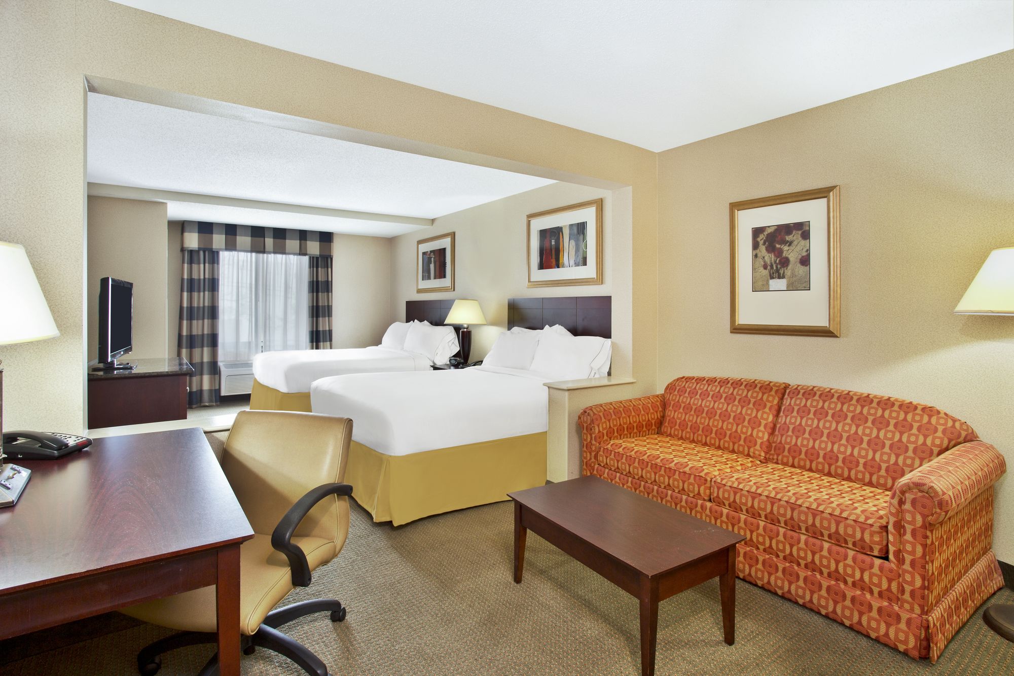 Holiday Inn Express Hotel & Suites