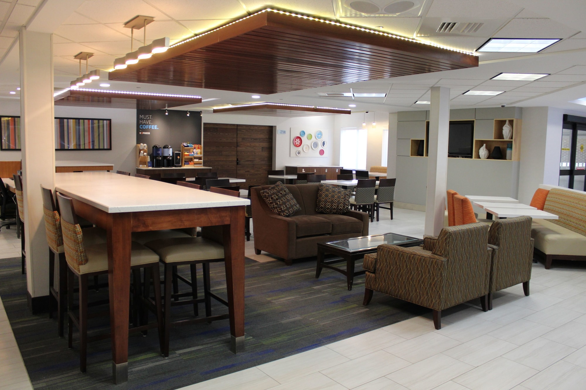 Holiday Inn Express Hotel & Suites