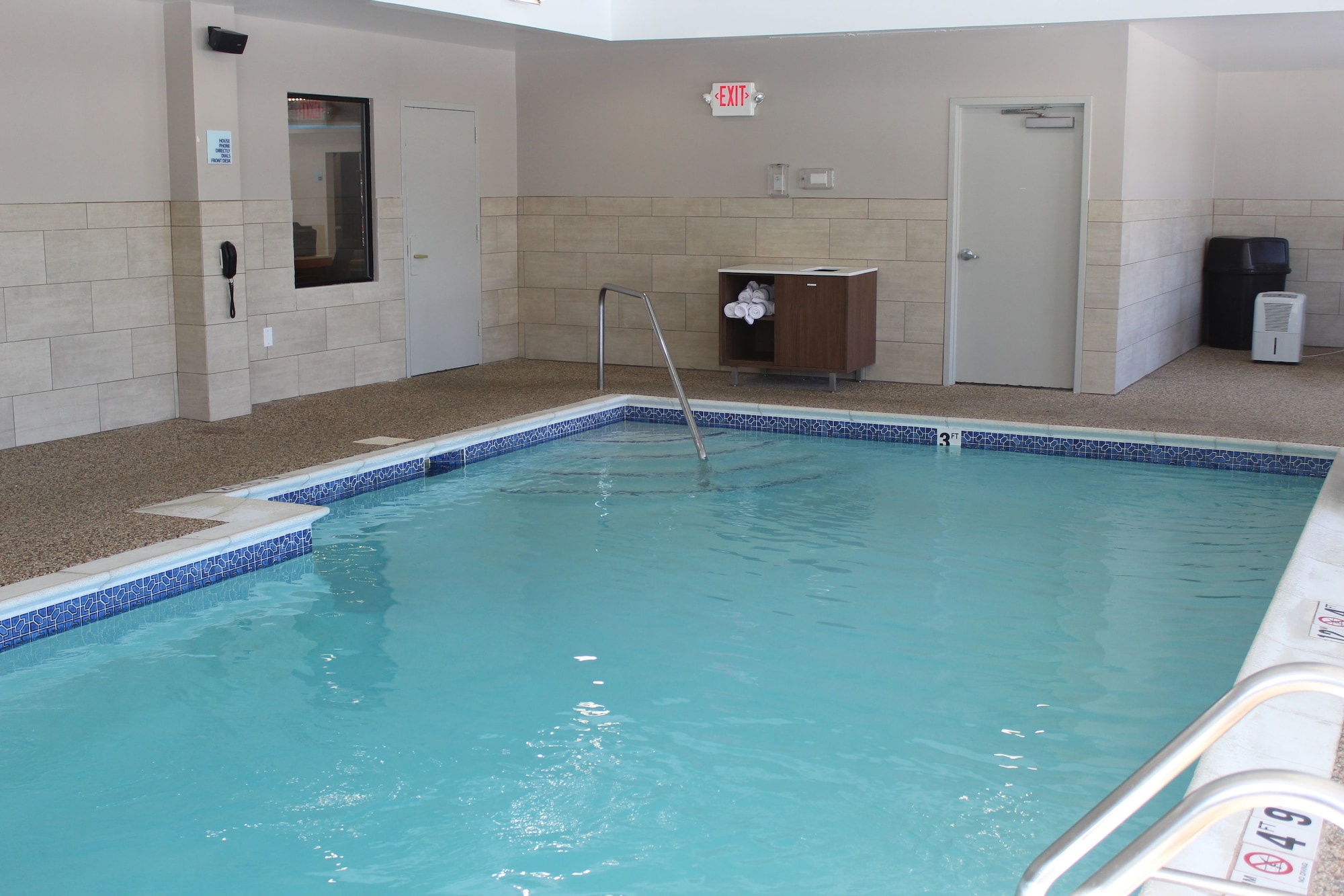 Holiday Inn Express Hotel & Suites