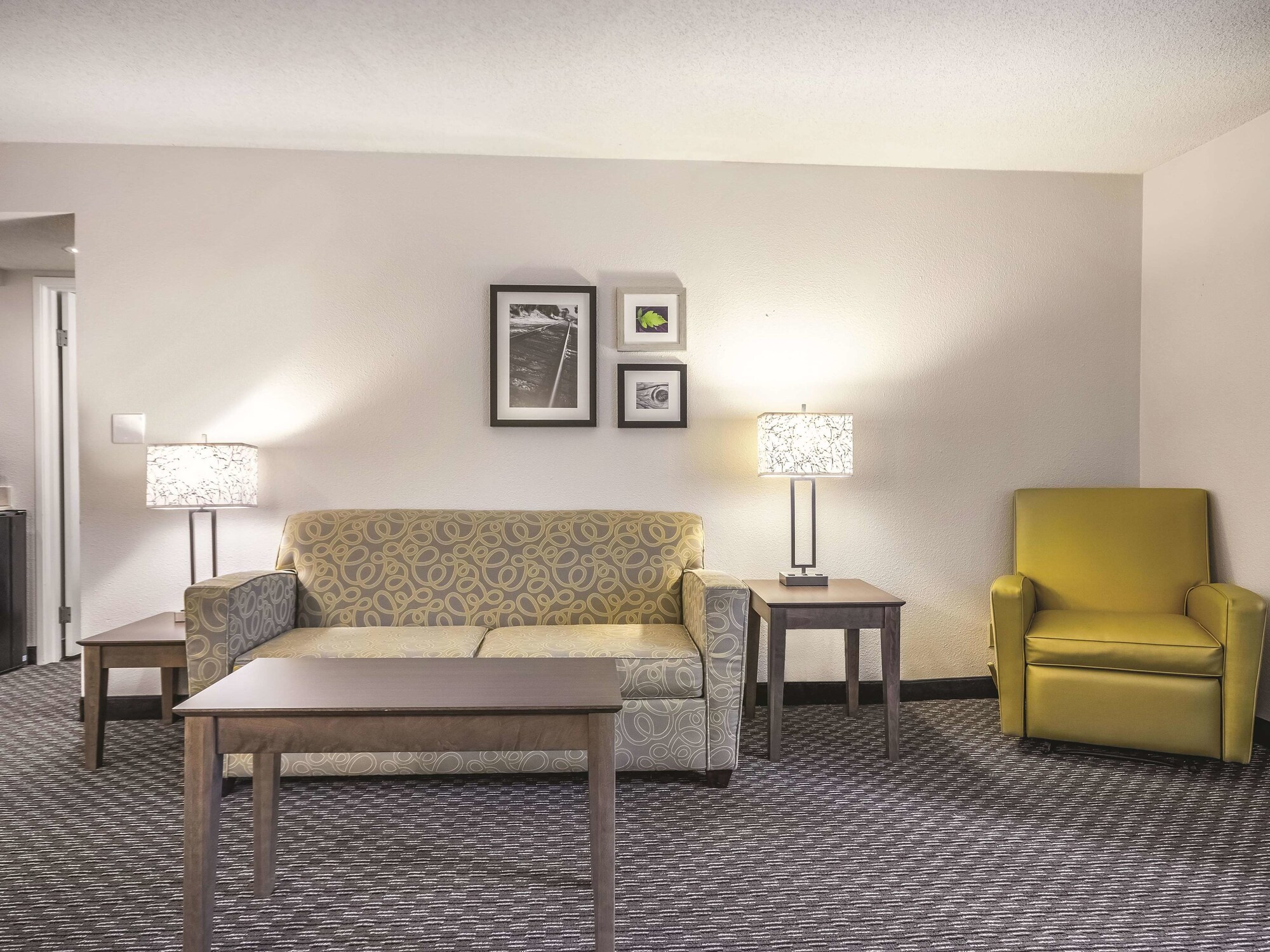 La Quinta Inn & Suites by Wyndham Hartford - Bradley Airport