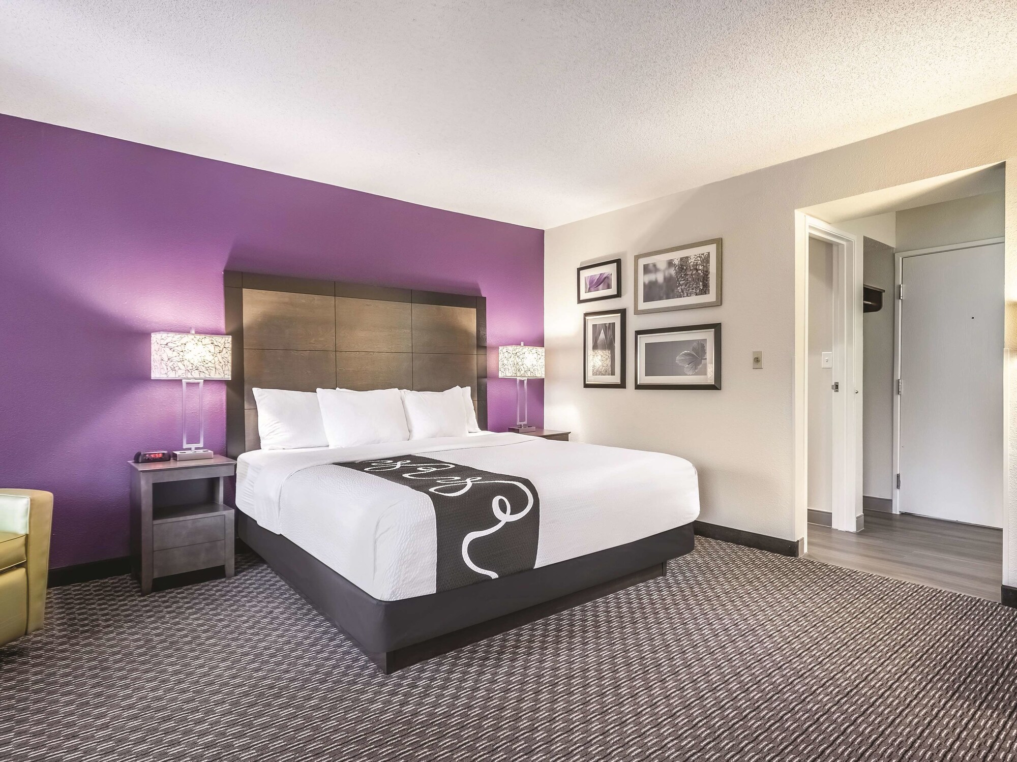 La Quinta Inn & Suites by Wyndham Hartford - Bradley Airport