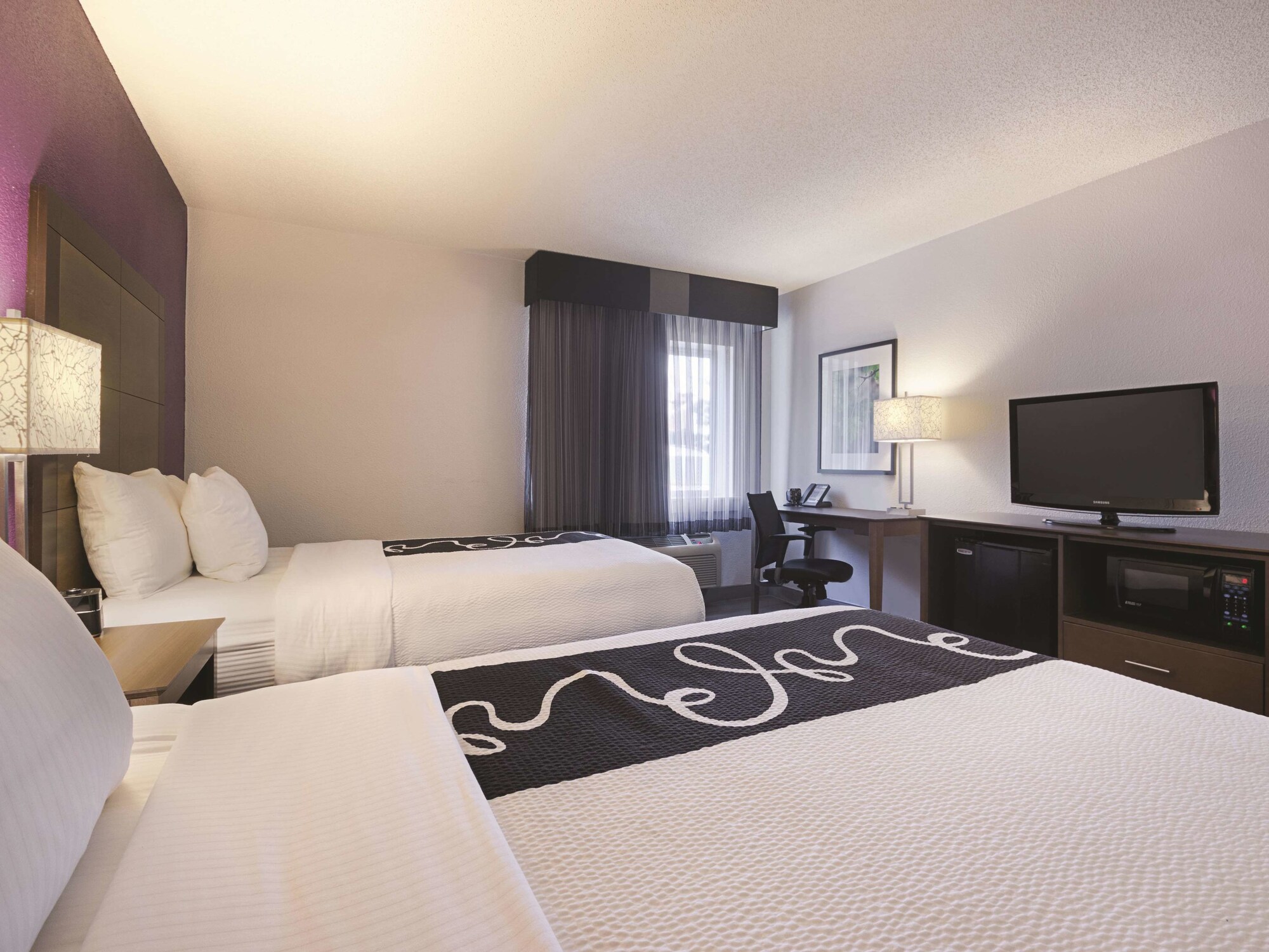 La Quinta Inn & Suites by Wyndham Hartford - Bradley Airport