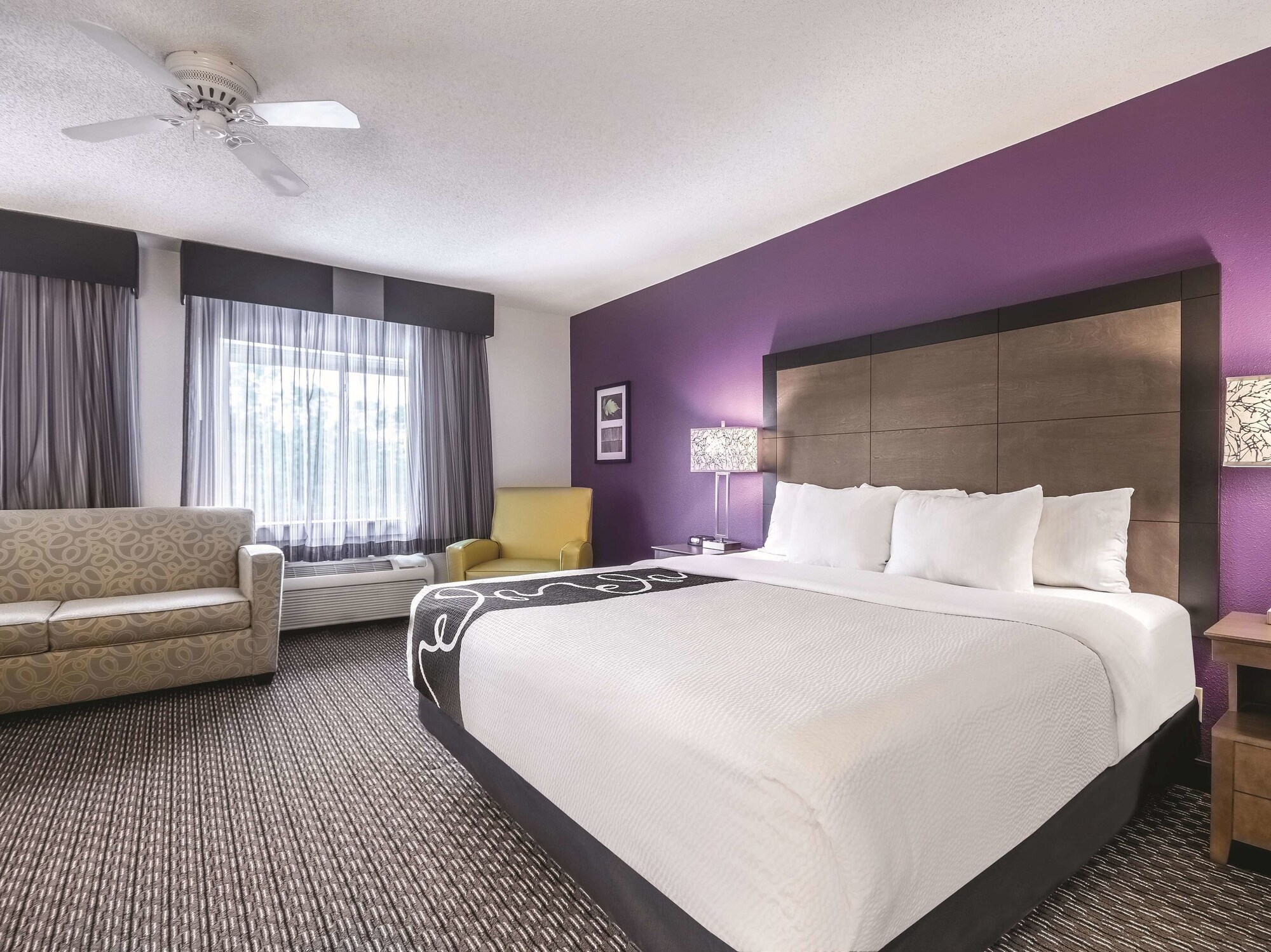 La Quinta Inn & Suites by Wyndham Hartford - Bradley Airport
