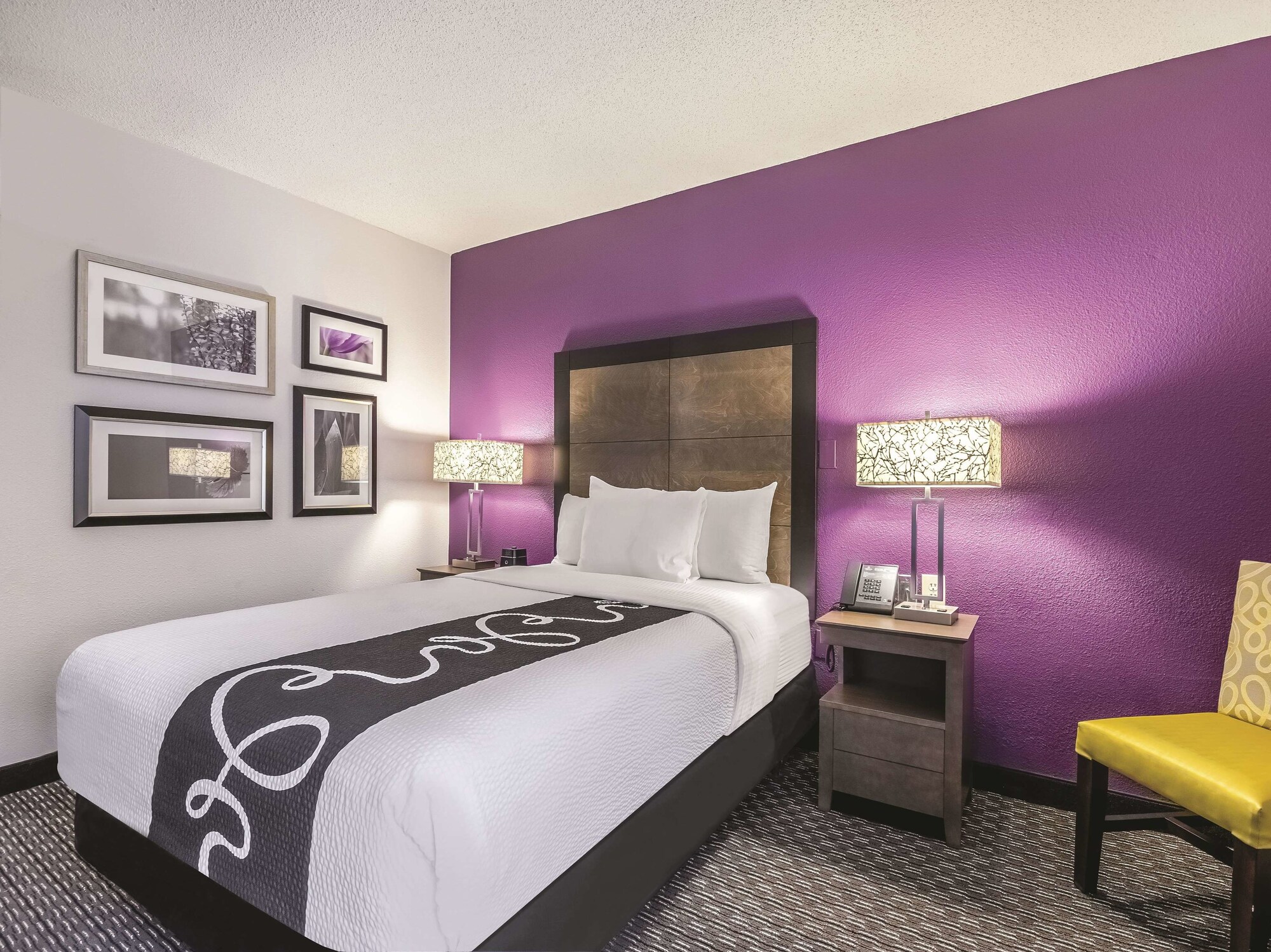 La Quinta Inn & Suites by Wyndham Hartford - Bradley Airport