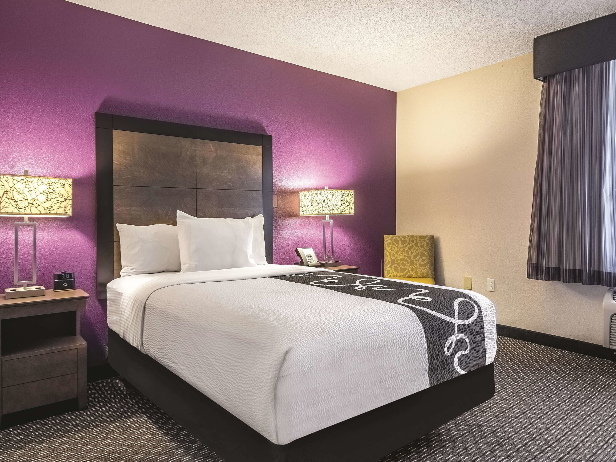 La Quinta Inn & Suites by Wyndham Hartford - Bradley Airport