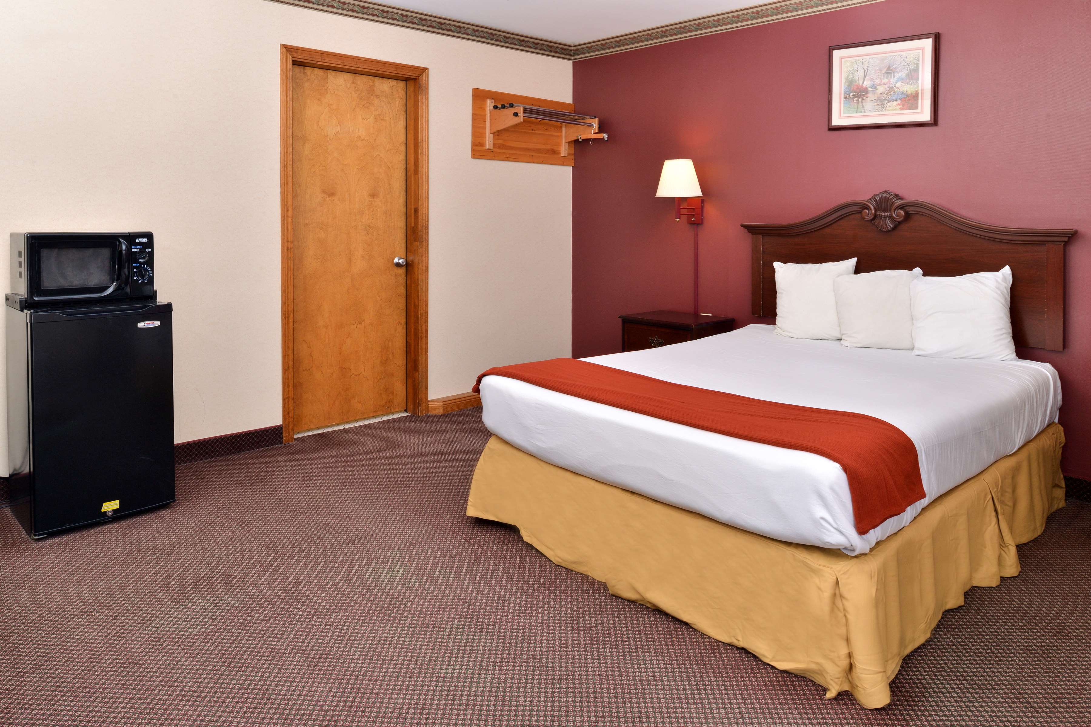 AmeriVu Inn and Suites Wolcott