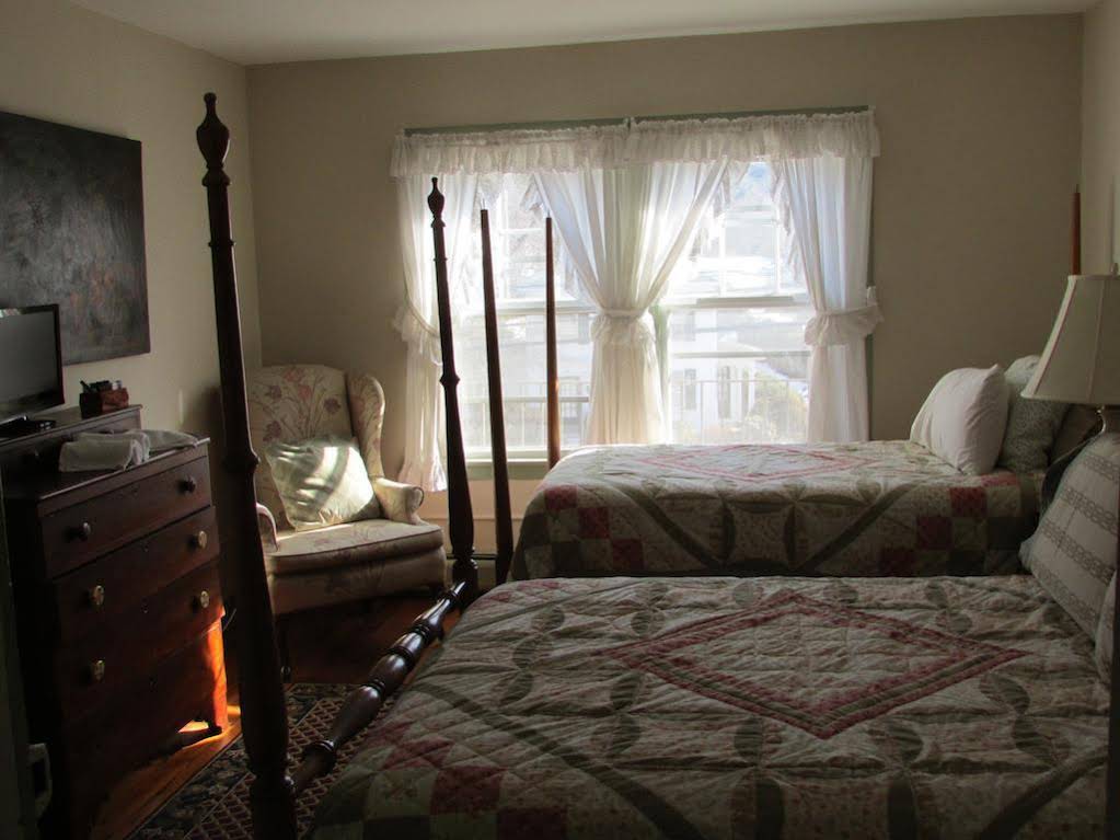 Curtis House Inn