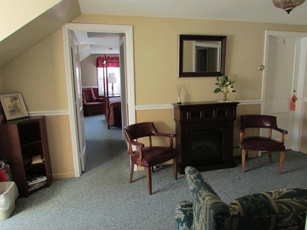 Curtis House Inn