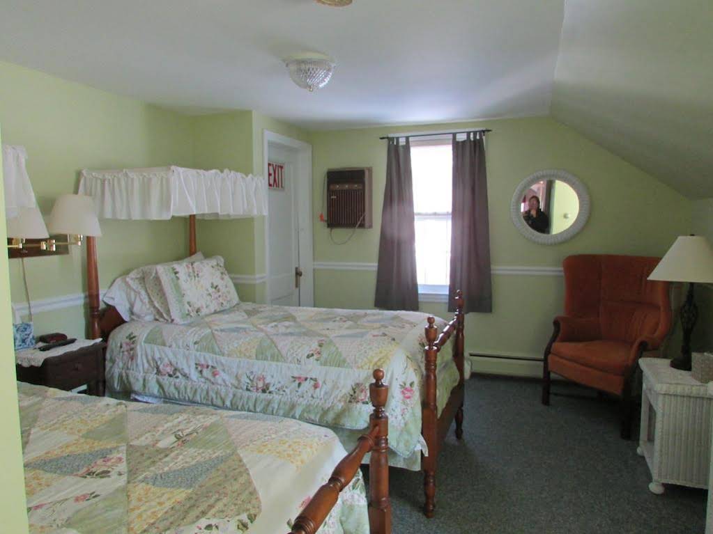 Curtis House Inn