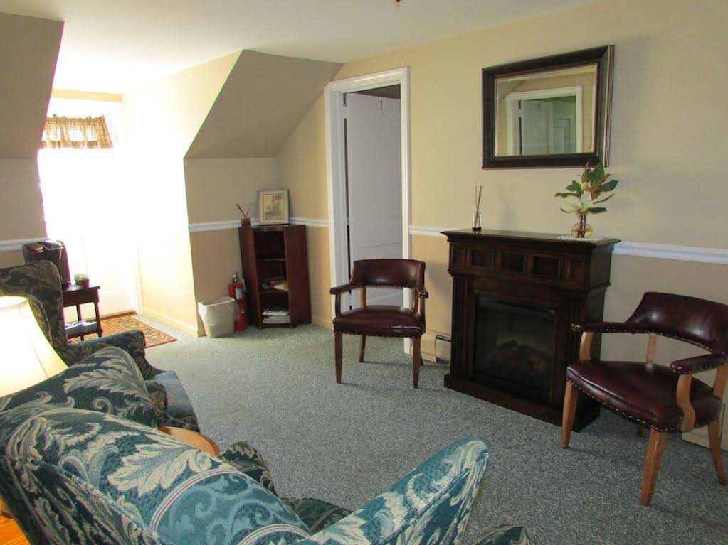 Curtis House Inn