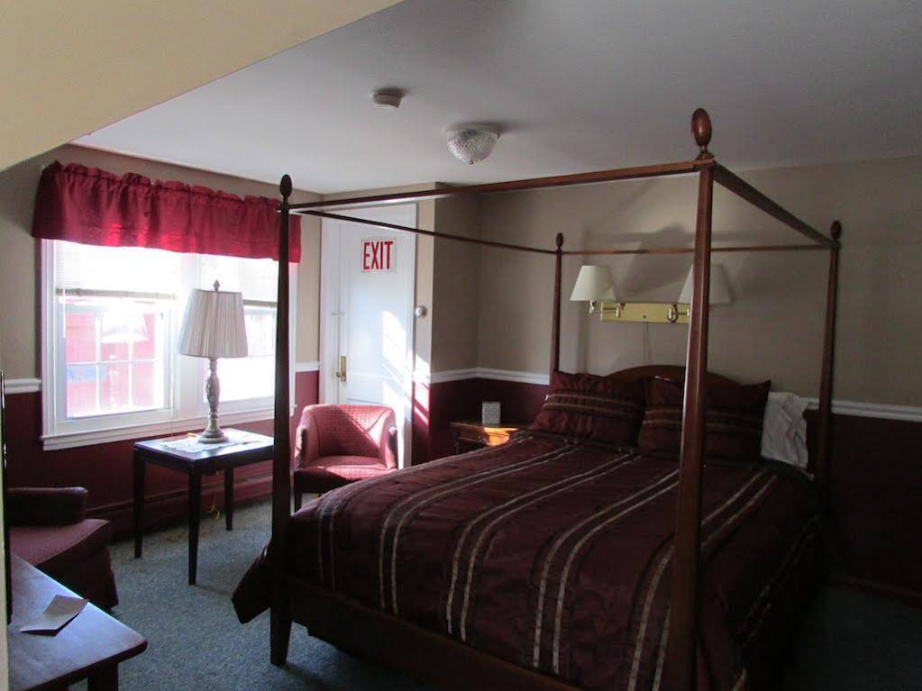 Curtis House Inn