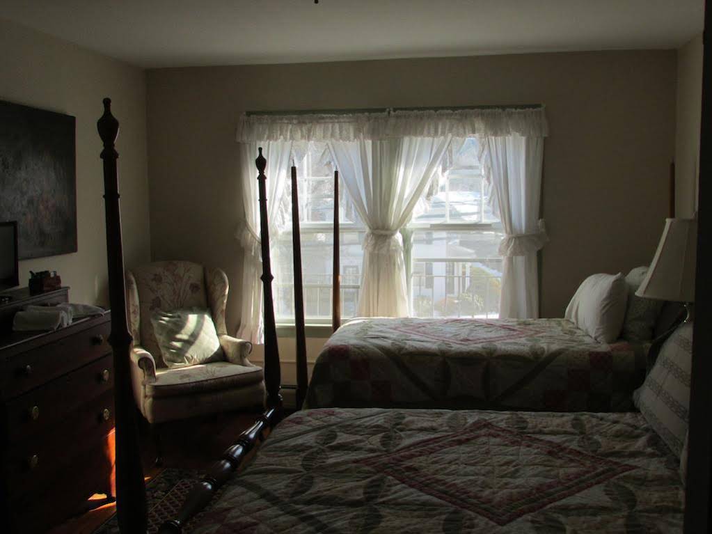 Curtis House Inn