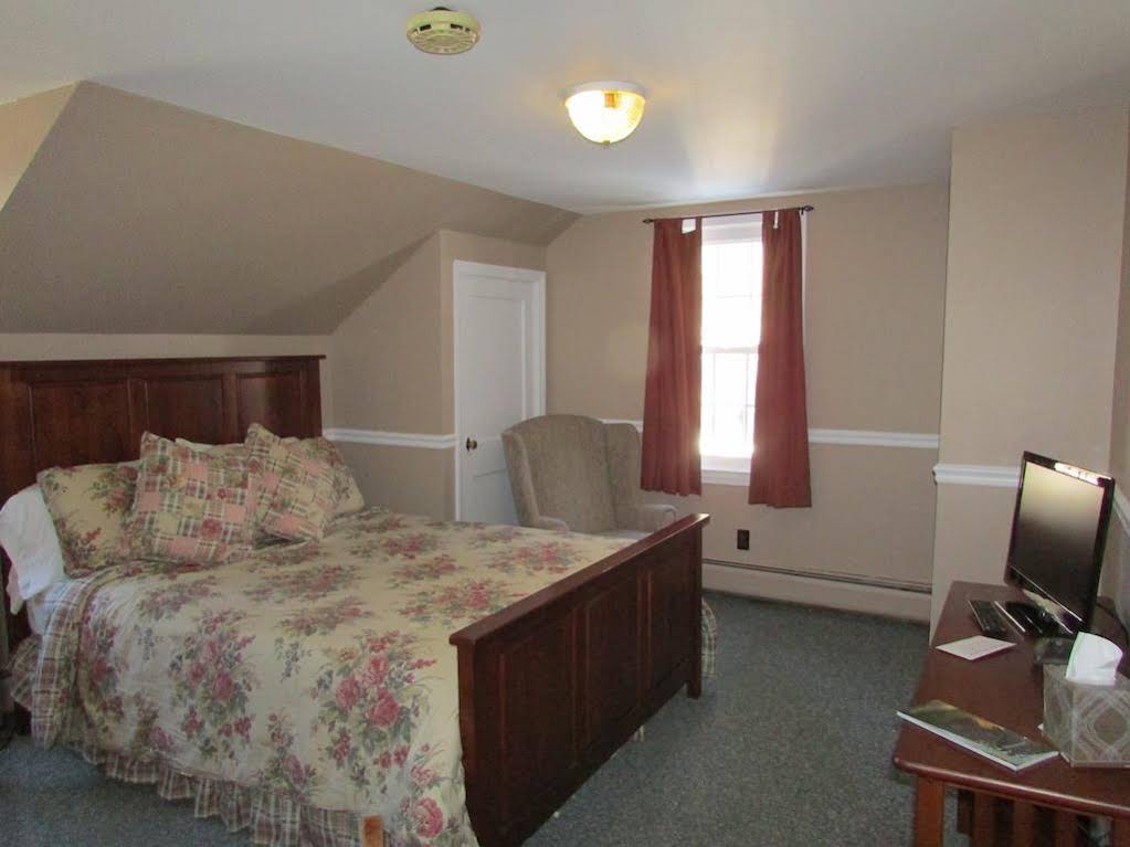 Curtis House Inn