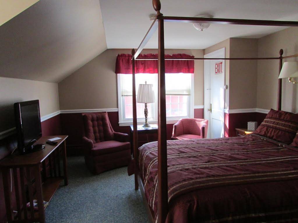 Curtis House Inn