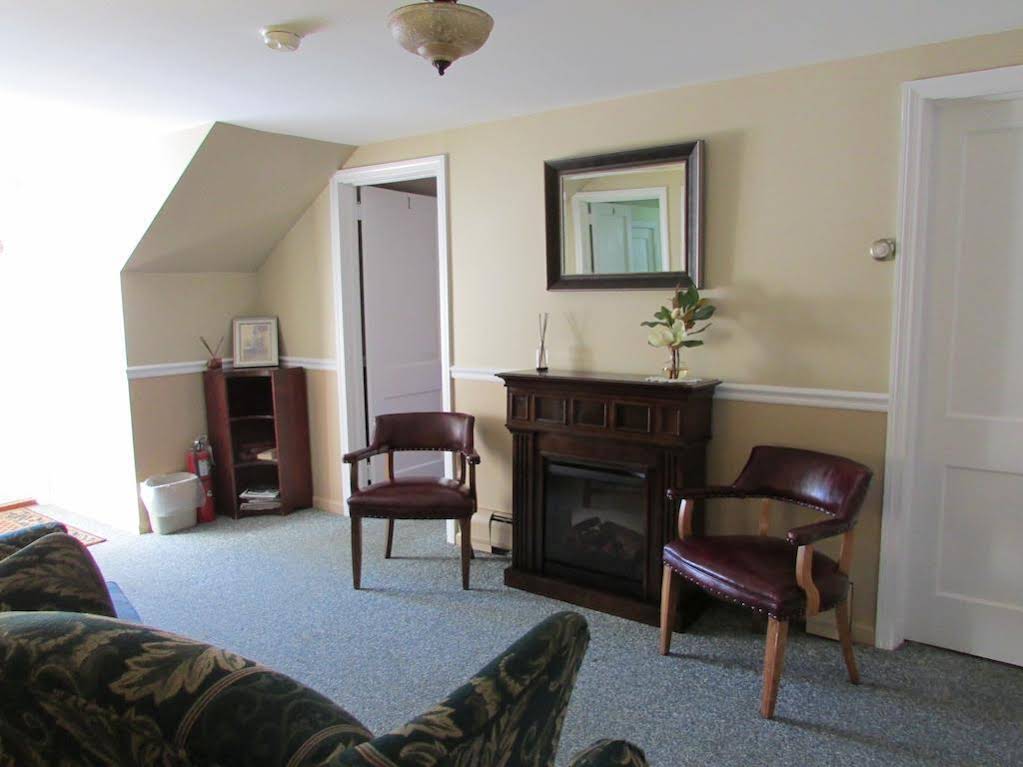 Curtis House Inn