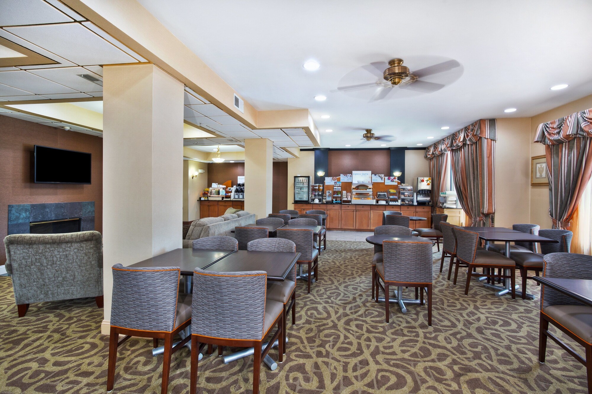 Holiday Inn Express & Suites Harrington