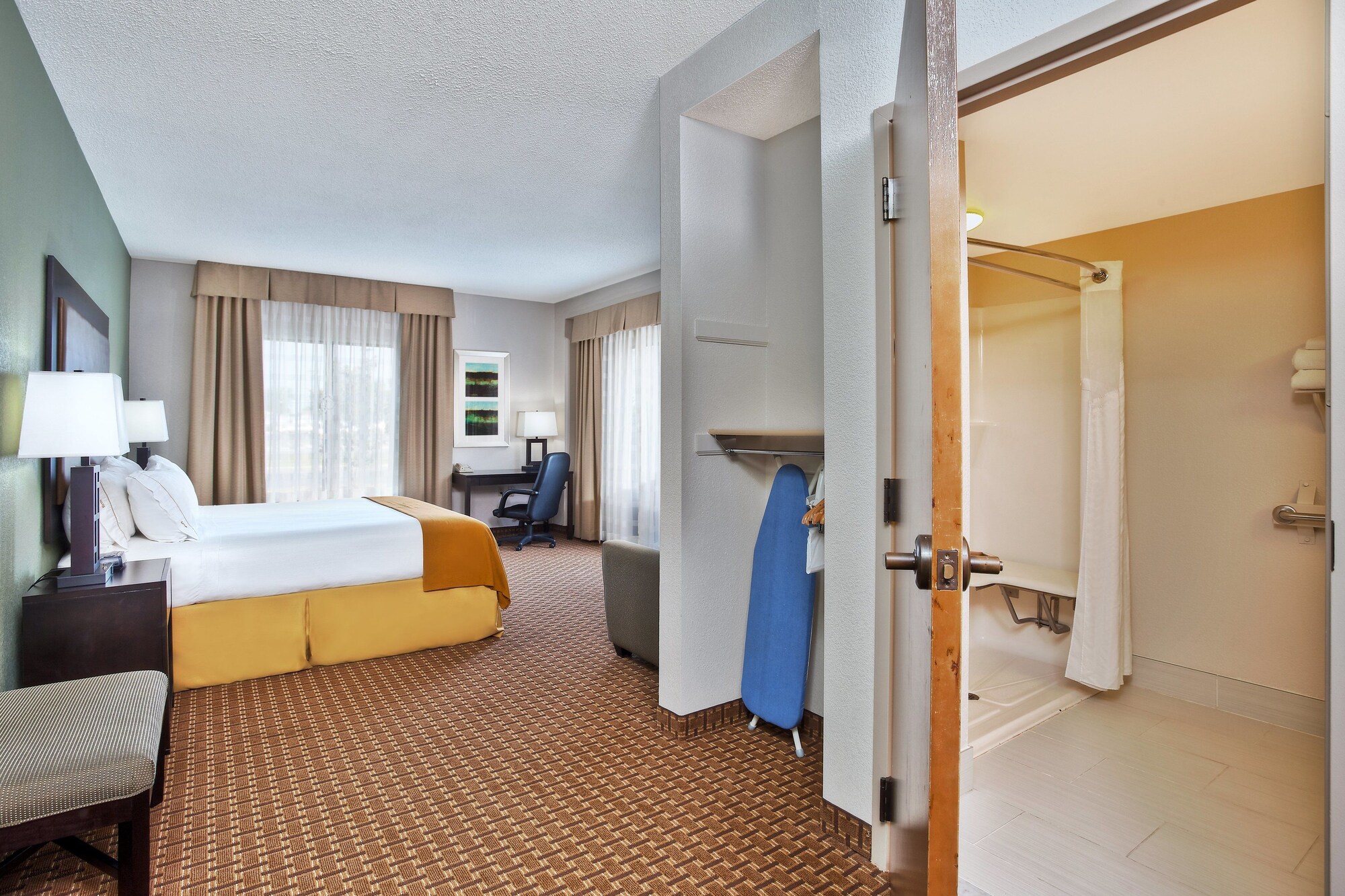 Holiday Inn Express & Suites Harrington