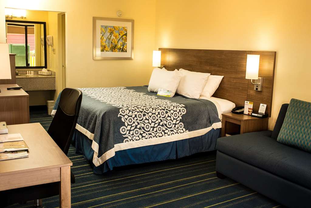 Days Inn by Wyndham Newark Wilmington