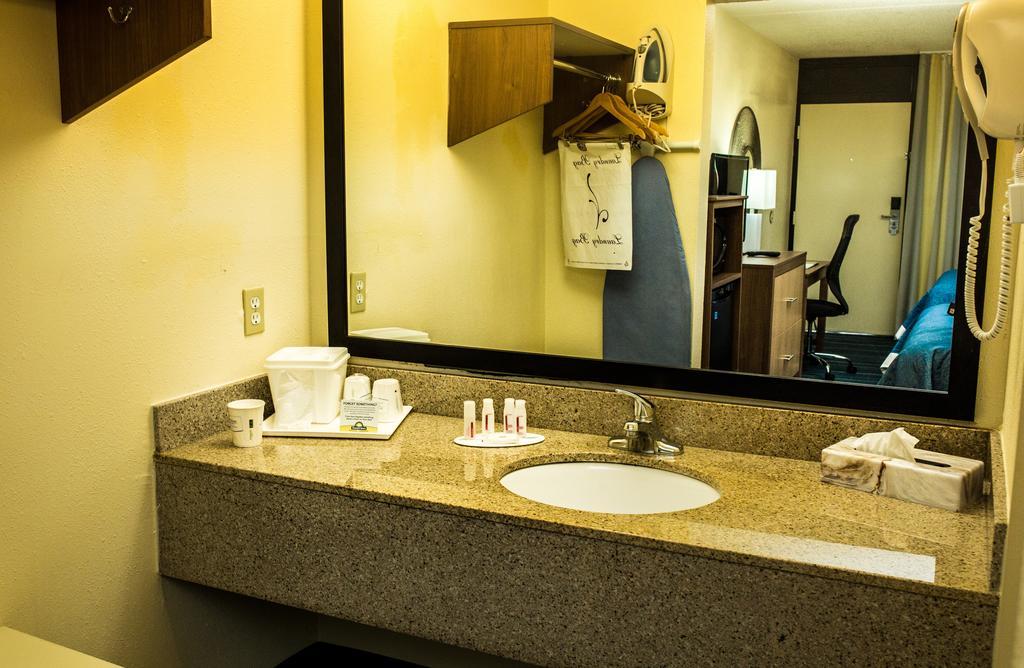 Days Inn by Wyndham Newark Wilmington