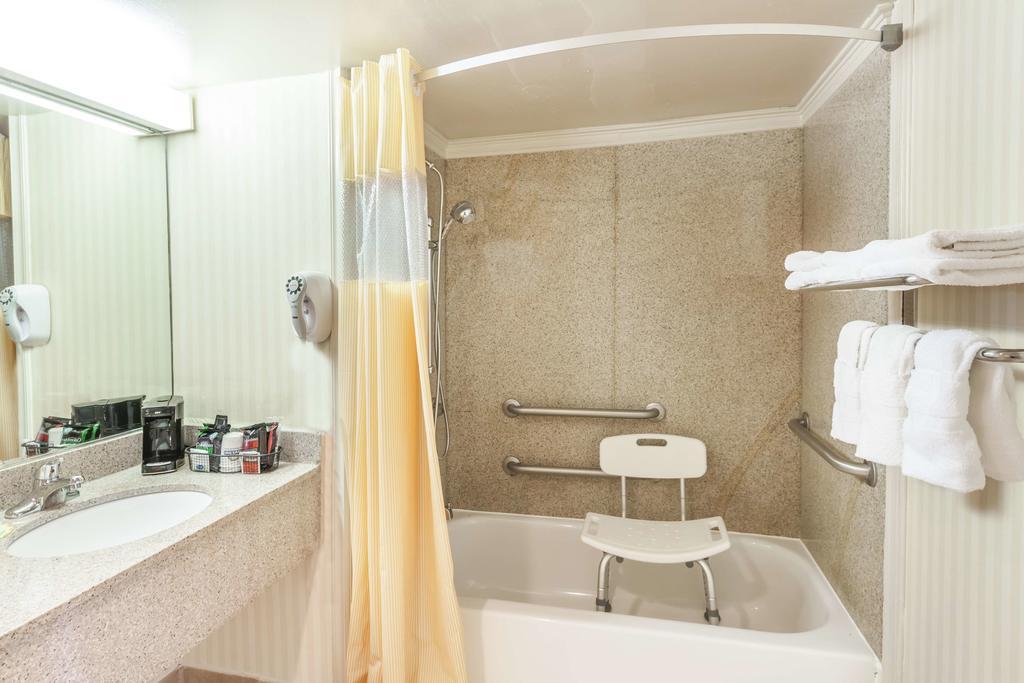 Days Inn by Wyndham Newark Wilmington