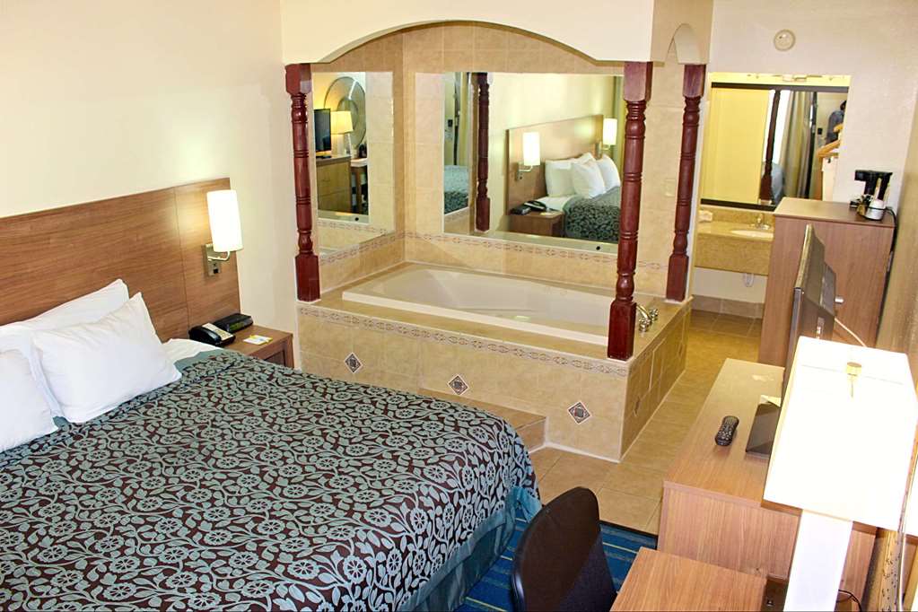 Days Inn by Wyndham Newark Wilmington