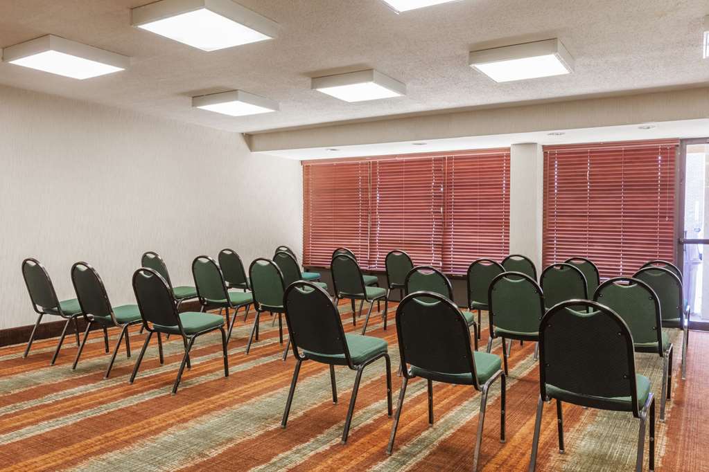 Days Inn by Wyndham Newark Wilmington