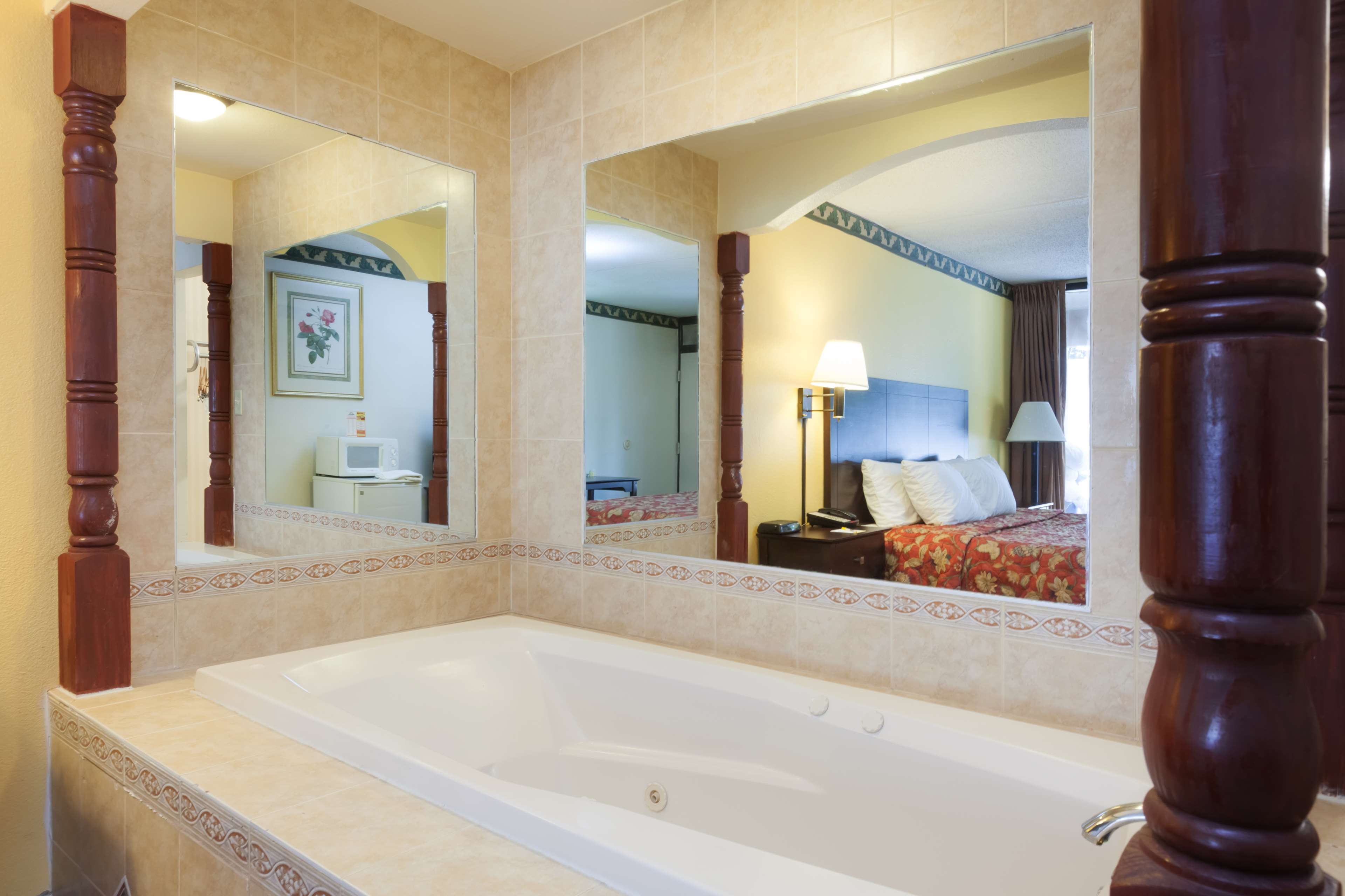 Days Inn by Wyndham Newark Wilmington