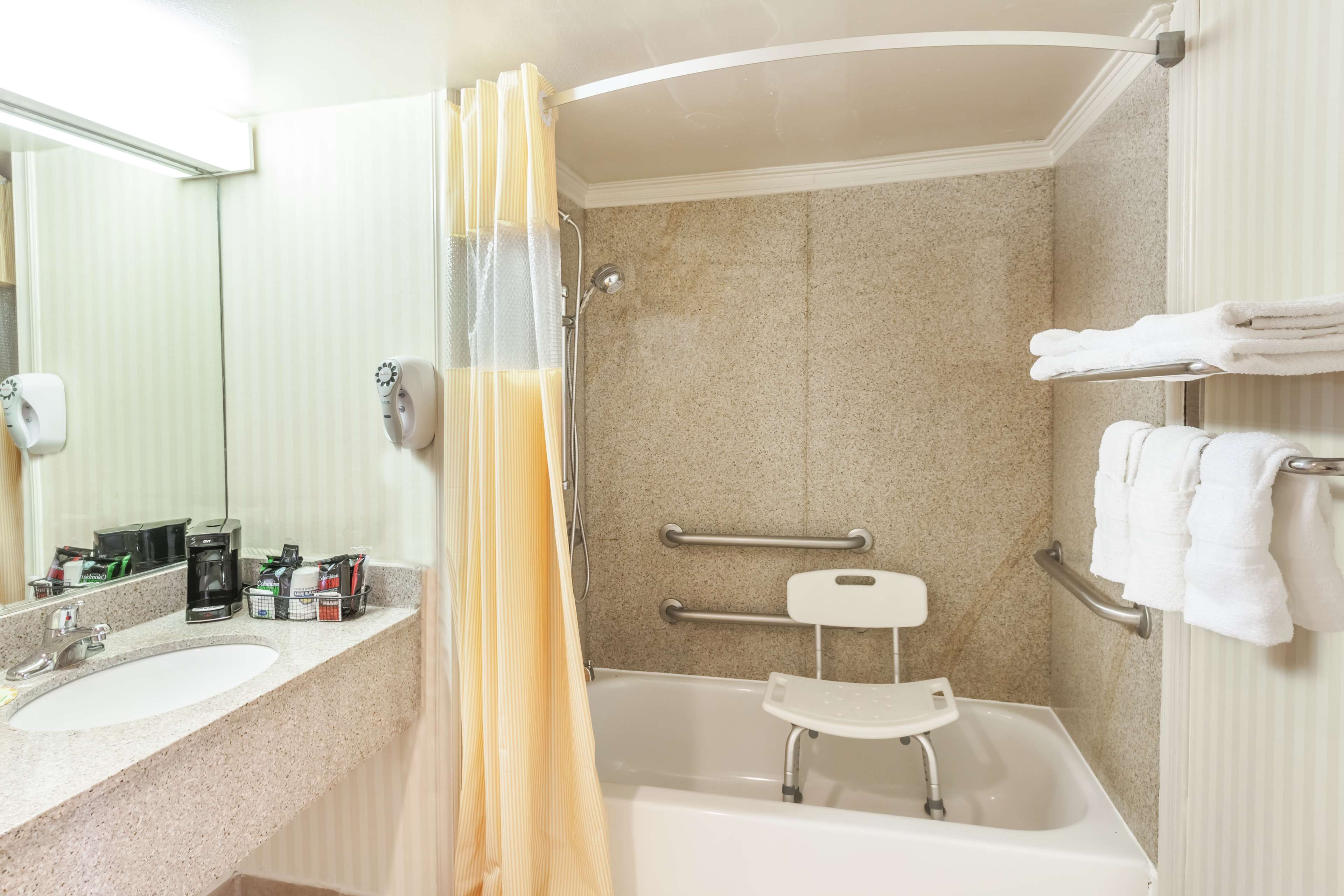 Days Inn by Wyndham Newark Wilmington