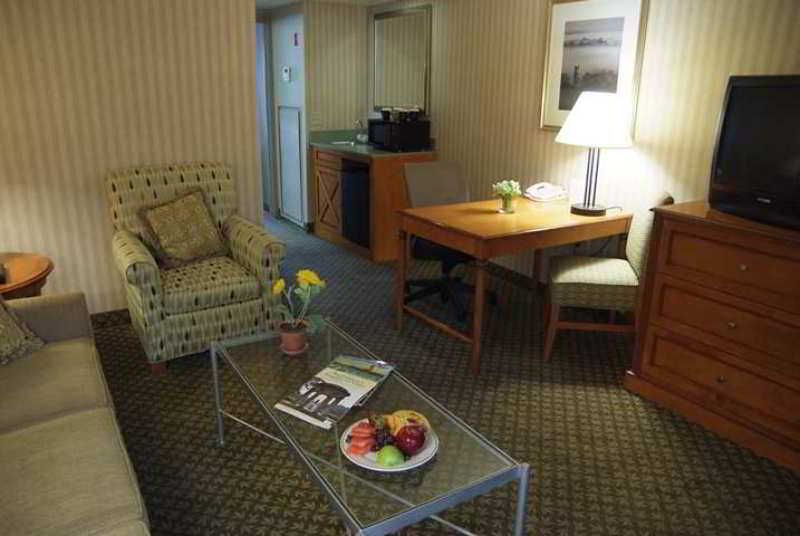 Embassy Suites Newark Wilmington South