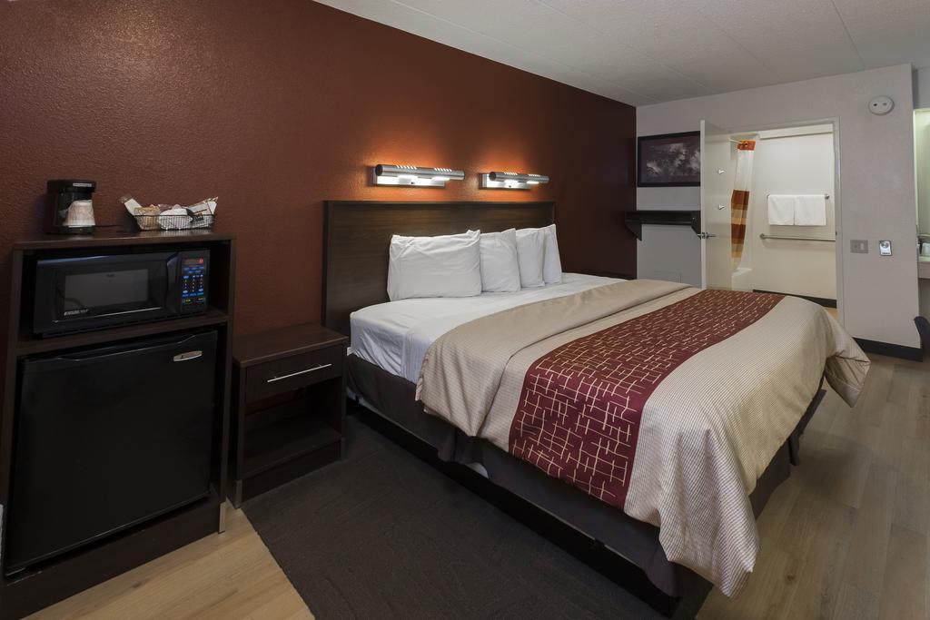 Red Roof PLUS+ Wilmington - Newark