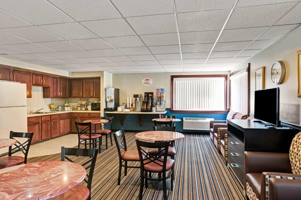 Super 8 by Wyndham Newark DE