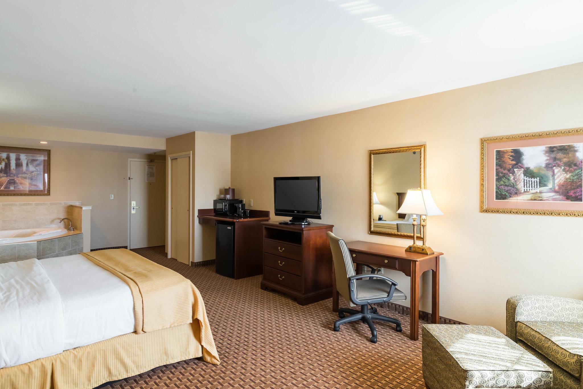 Red Roof Inn & Suites Wilmington - New Castle