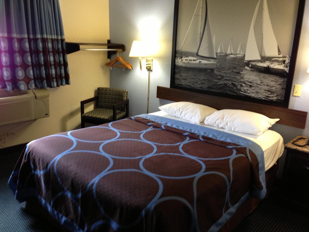 Super 8 by Wyndham New Castle