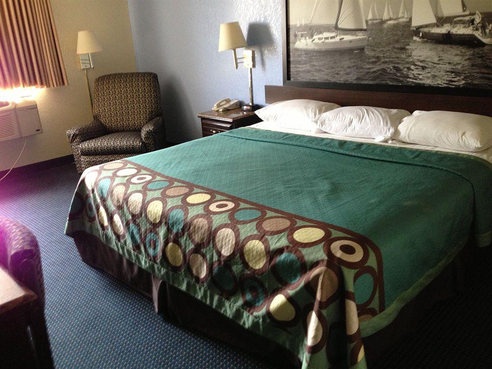 Super 8 by Wyndham New Castle