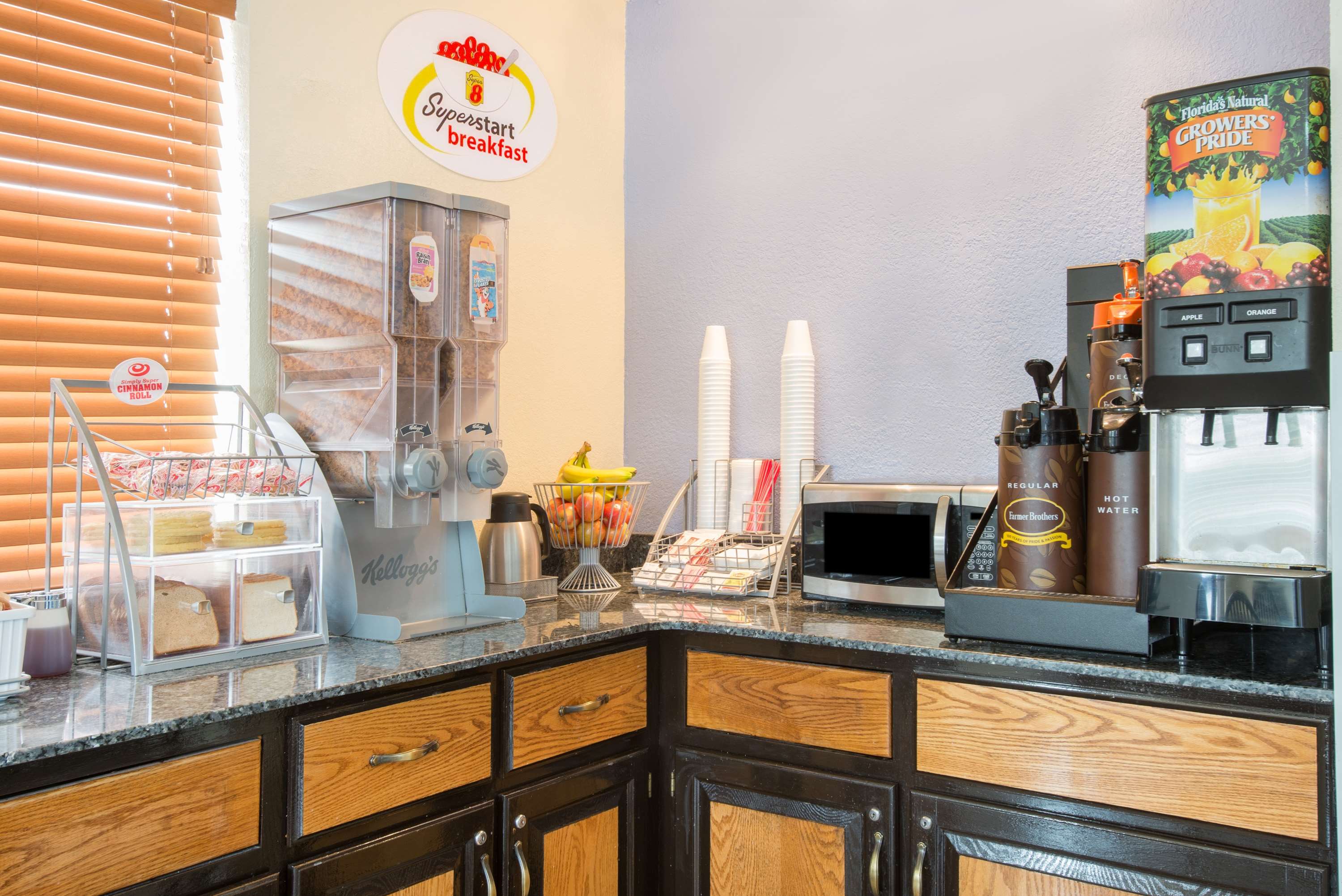 Super 8 by Wyndham New Castle