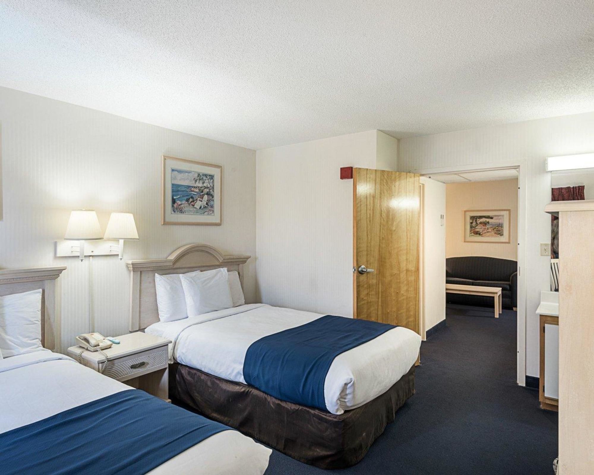 Econo Lodge Inn & Suites Resort - Rehoboth Beach