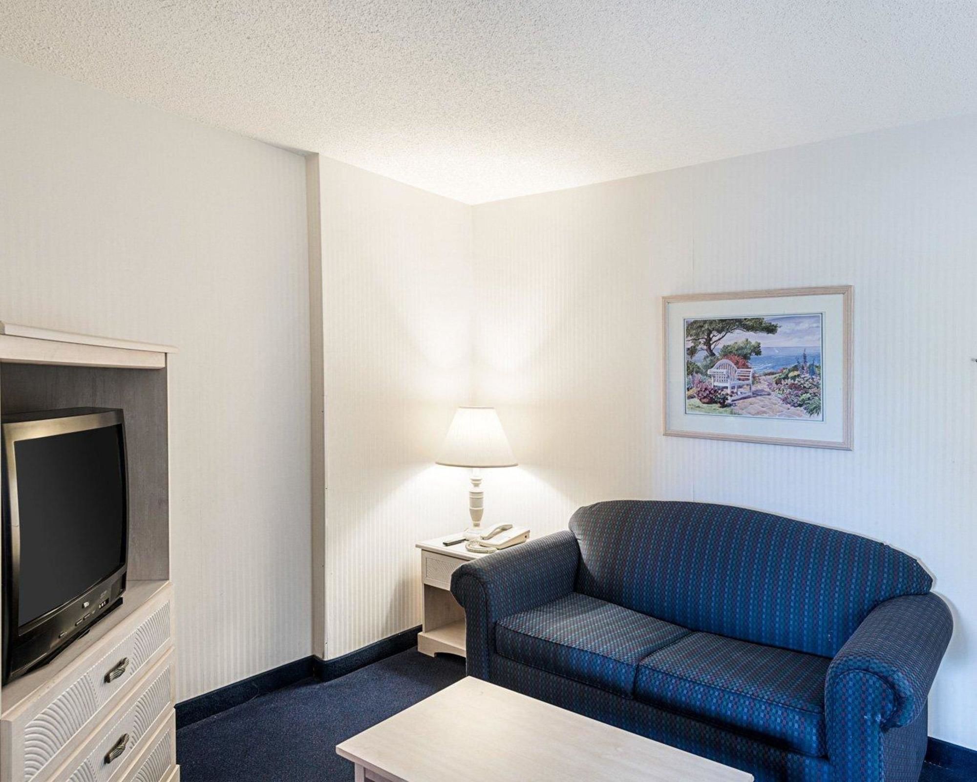 Econo Lodge Inn & Suites Resort - Rehoboth Beach