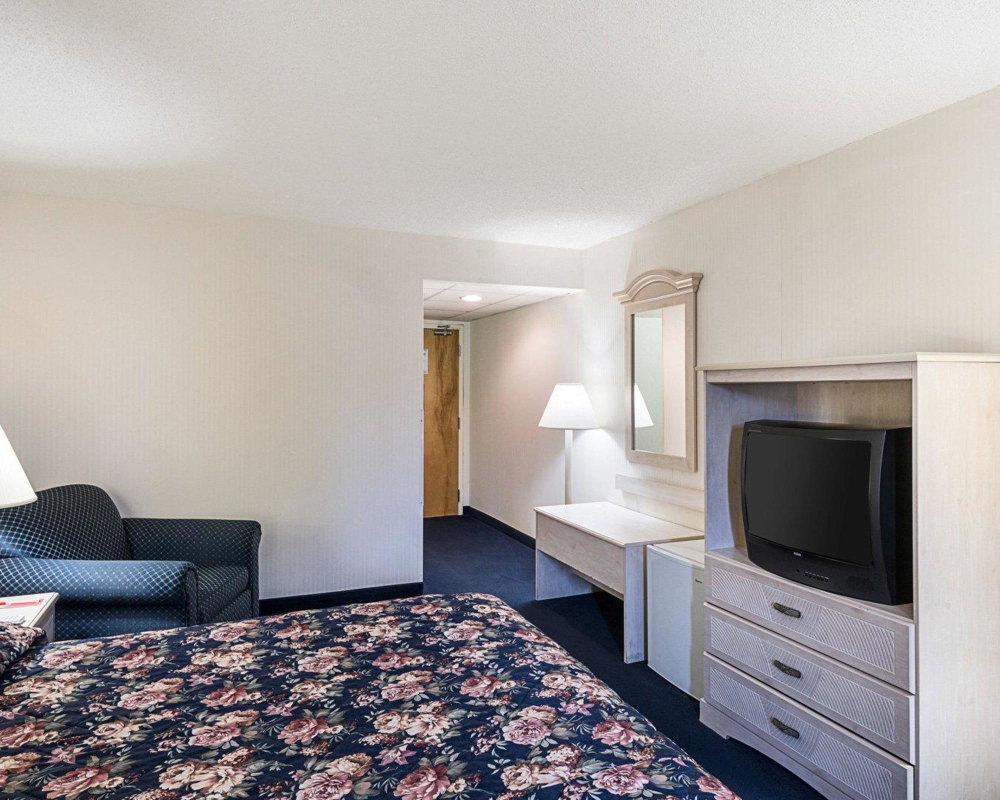 Econo Lodge Inn & Suites Resort - Rehoboth Beach